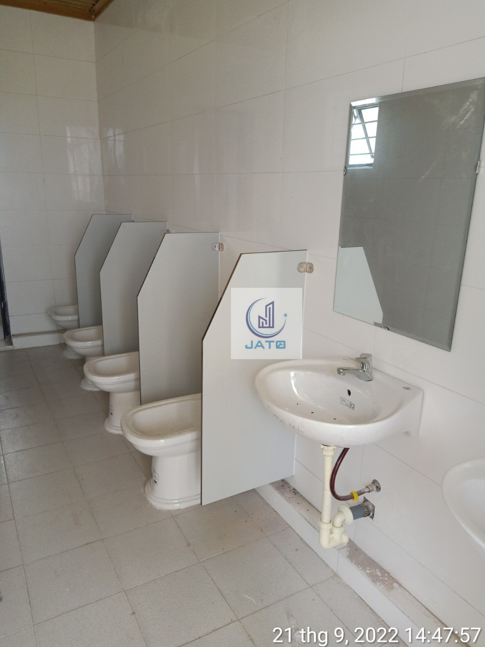 vách ngăn vệ sinh compact cho nhà vệ sinh công cộng