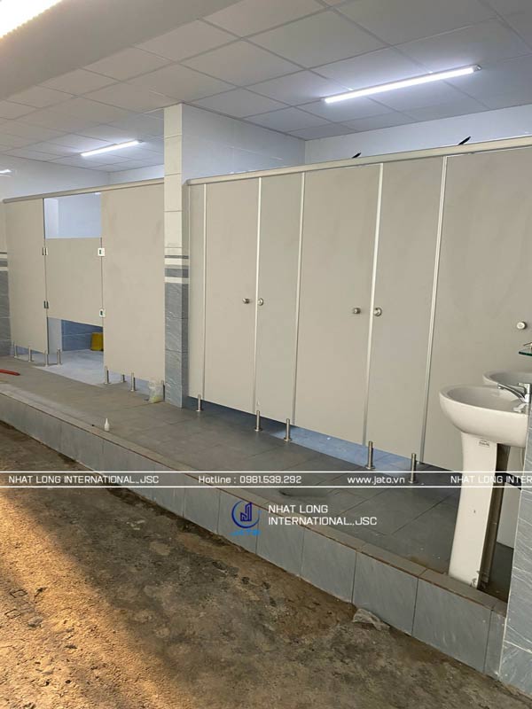 Thi công vách ngăn vệ sinh tại  Công Ty TNHH Daluen Việt Nam