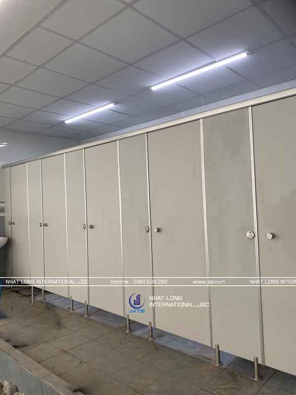 Thi công vách ngăn vệ sinh tại  Công Ty TNHH Daluen Việt Nam