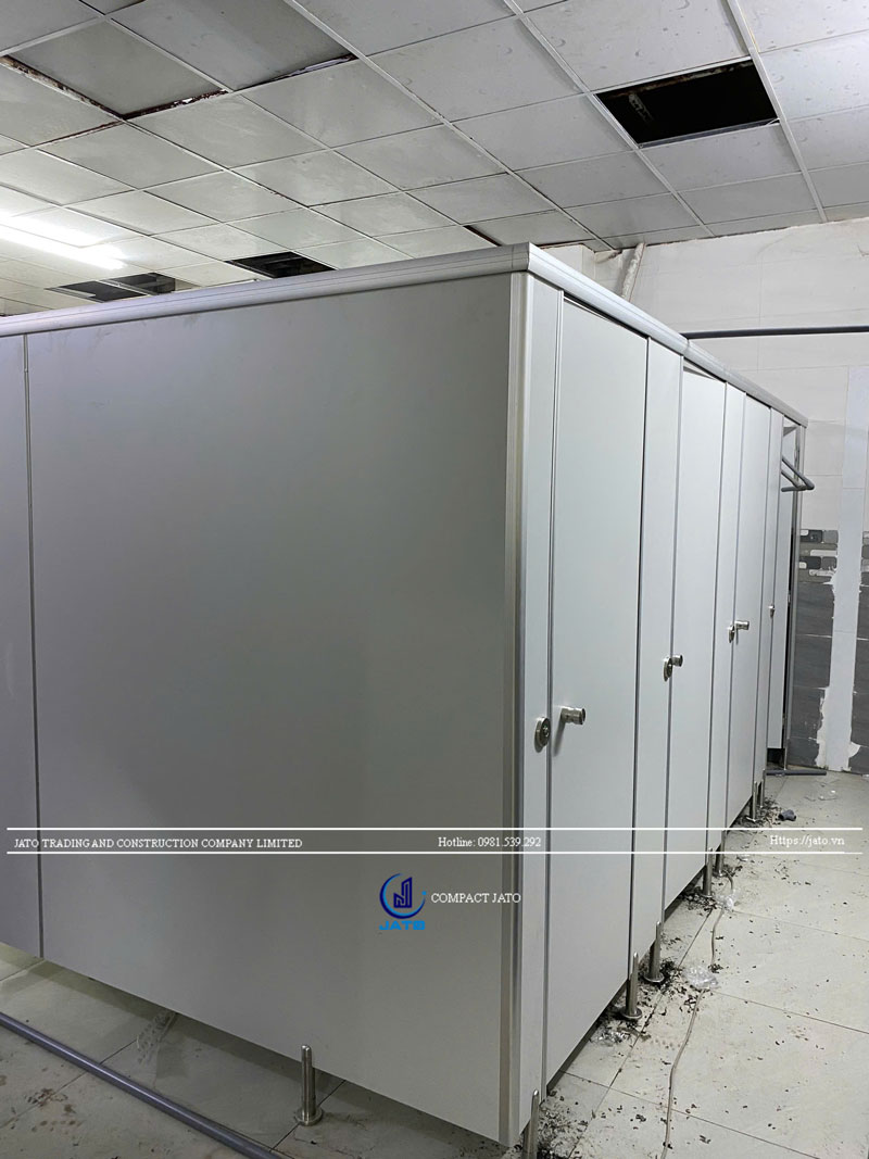 Vách ngăn vệ sinh trường THCS & THPT bán trú - nội trú Hồng Hà