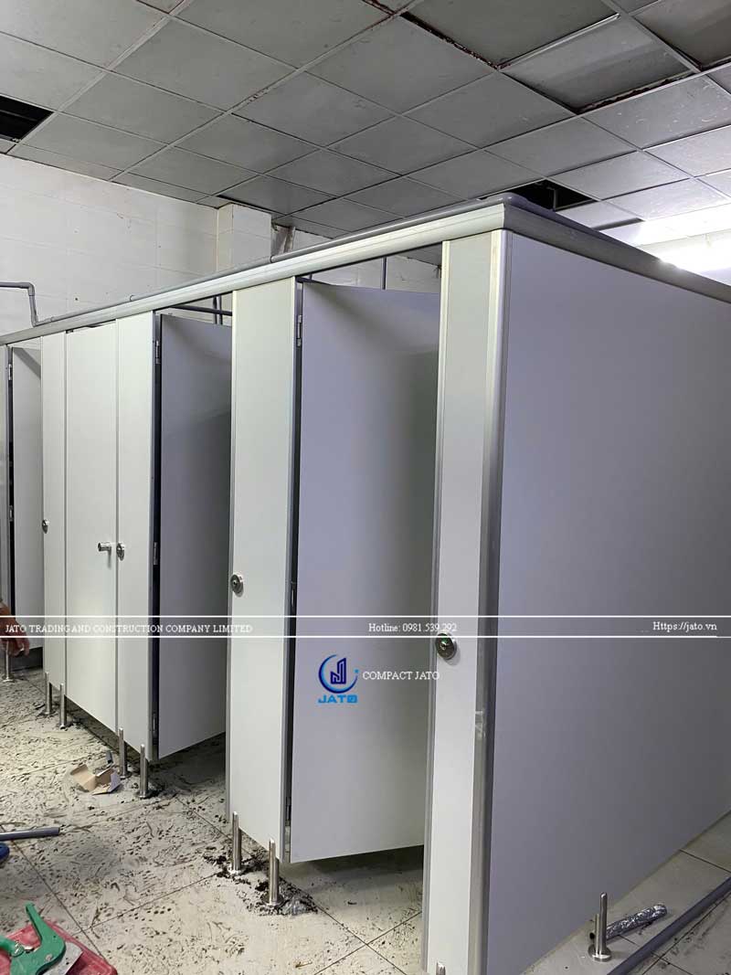 Vách ngăn vệ sinh trường THCS & THPT bán trú - nội trú Hồng Hà
