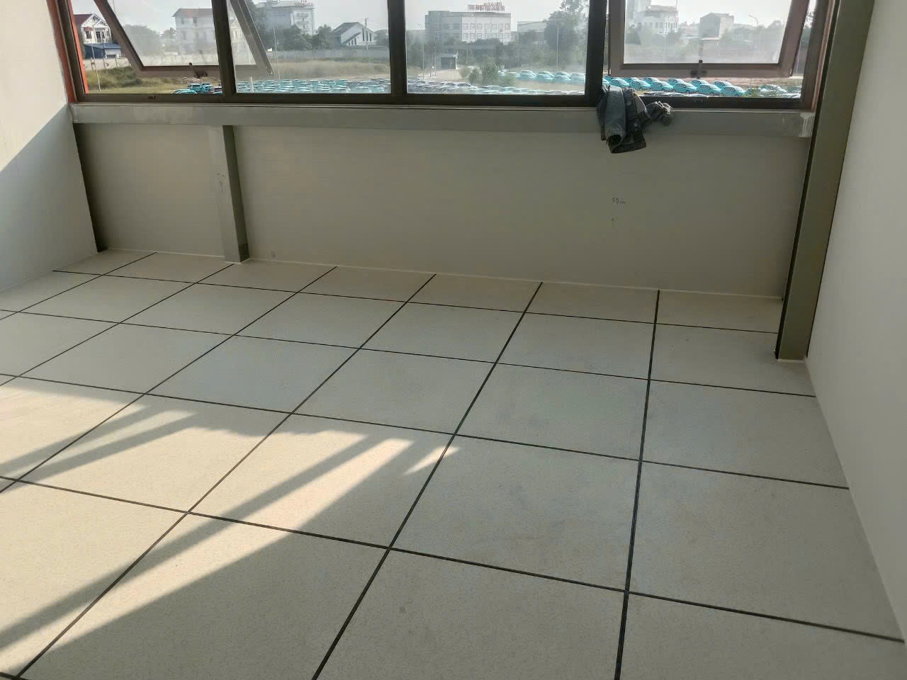 Sàn nâng kỹ thuật HPL