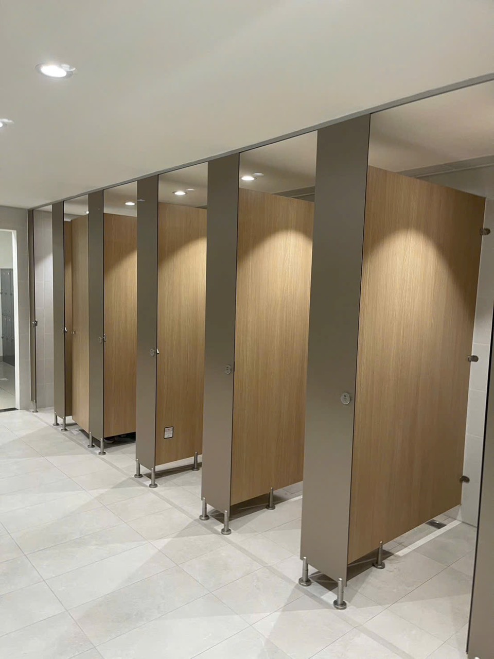 Phương pháp thi công vách ngăn vệ sinh compact thịnh hành nhất hiện nay