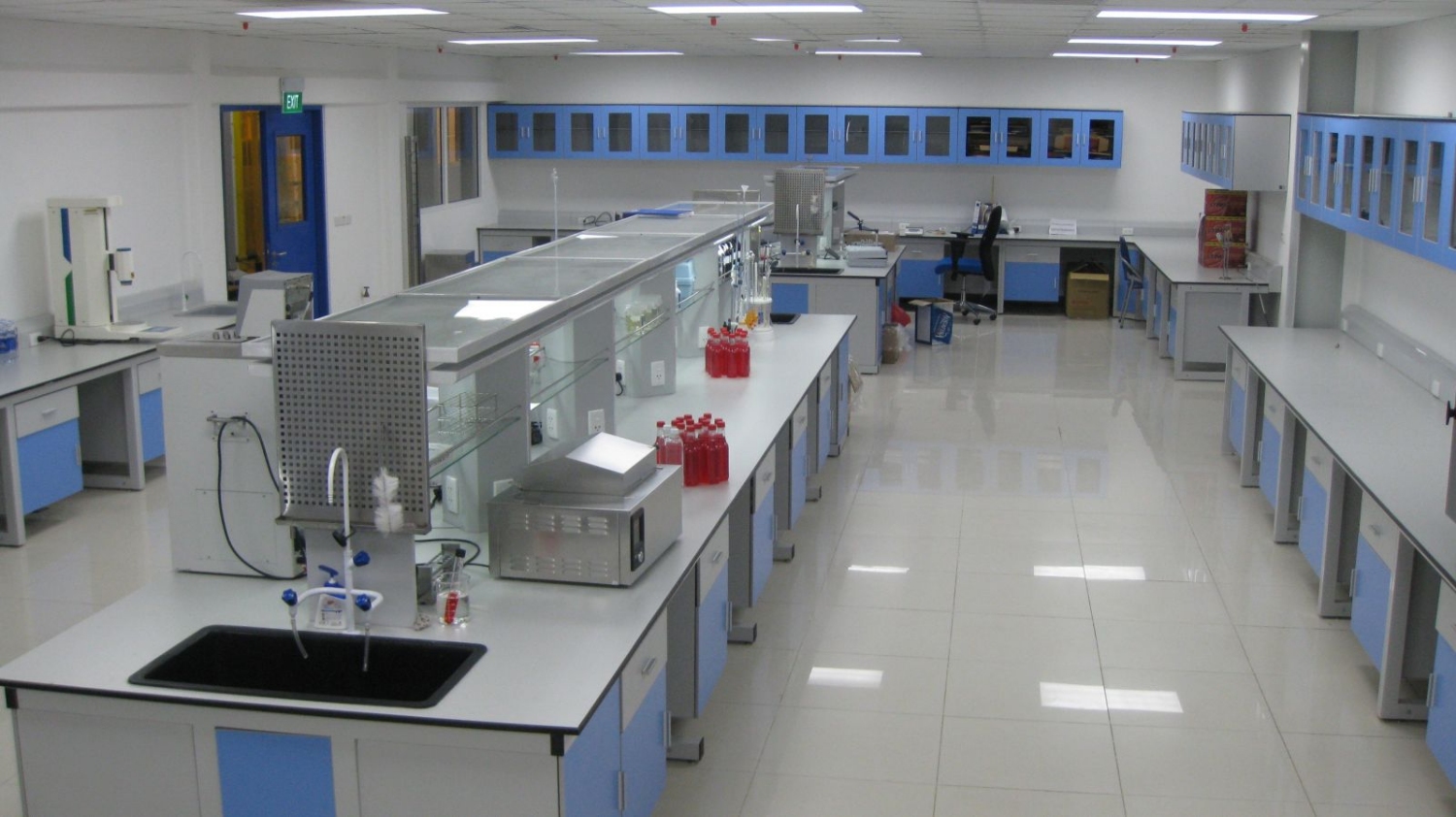 Phòng thí nghiệm tại viện nghiên cứu