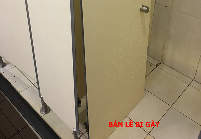 Lỗi hỏng phụ kiện tấm compact nhà vệ sinh